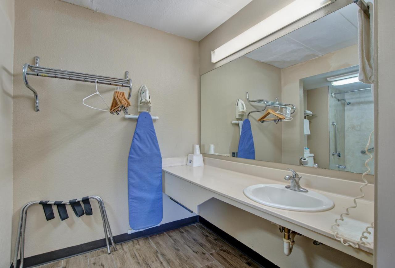 Americas Best Value Inn לארדו מראה חיצוני תמונה