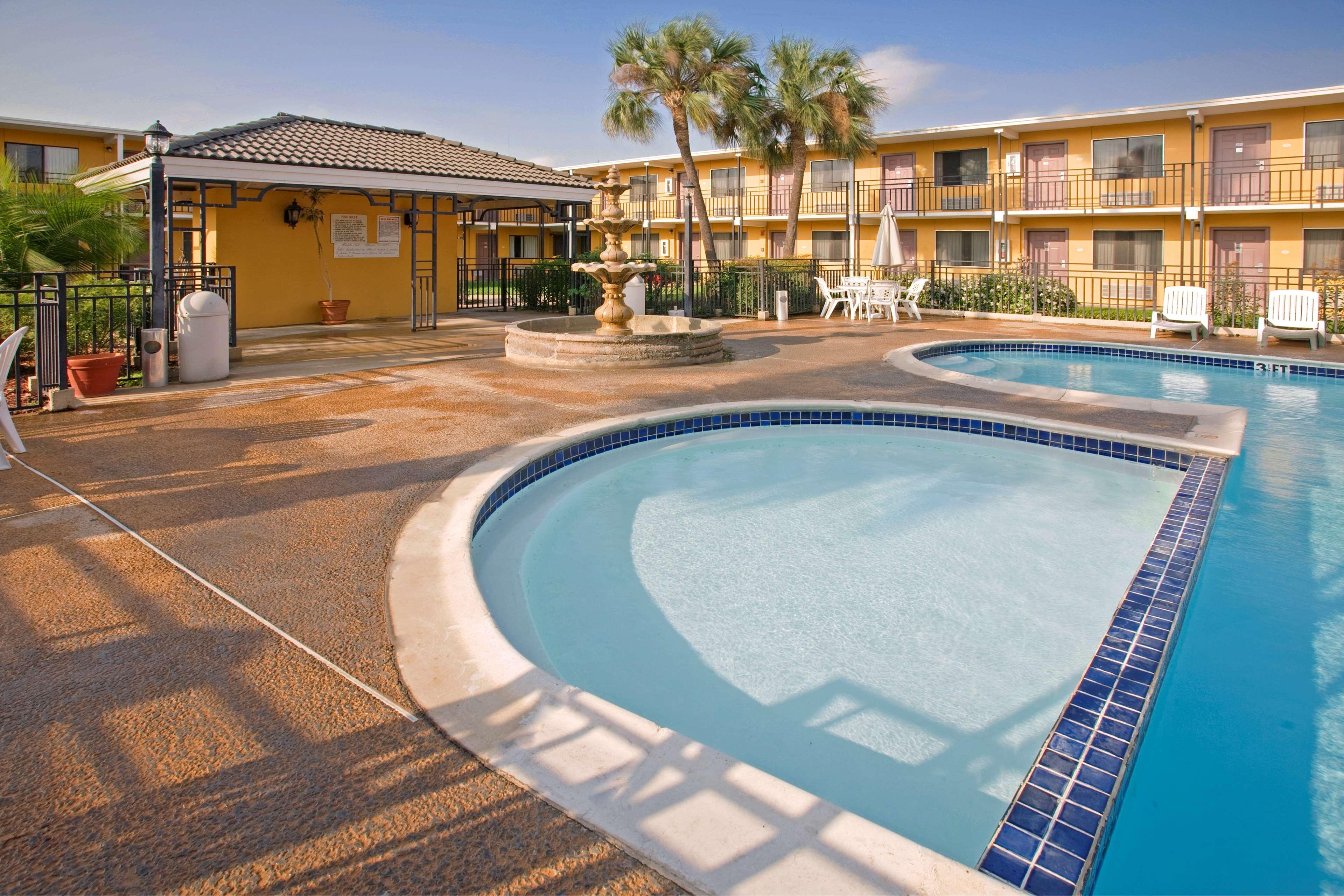 Americas Best Value Inn לארדו מראה חיצוני תמונה