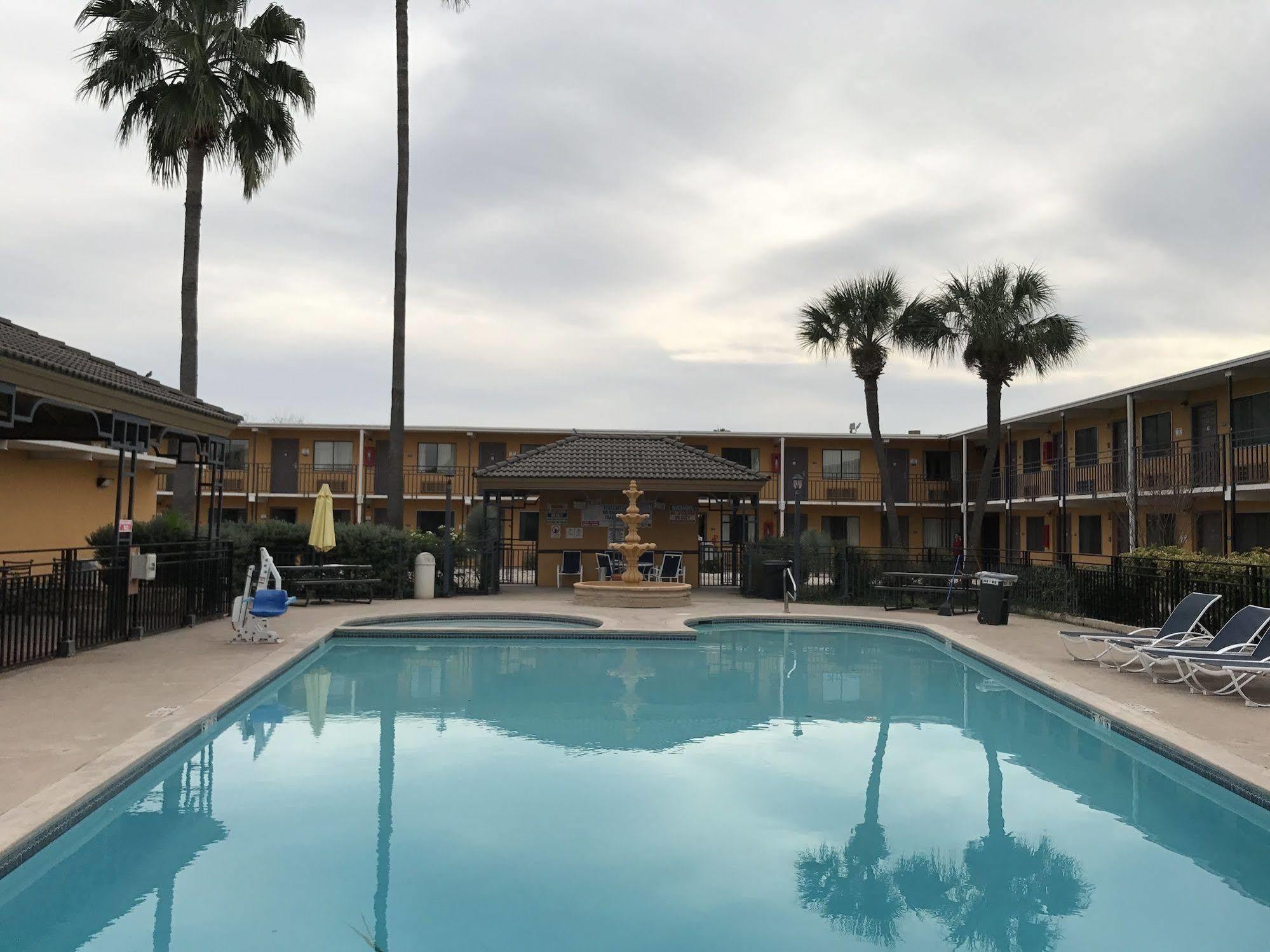 Americas Best Value Inn לארדו מראה חיצוני תמונה